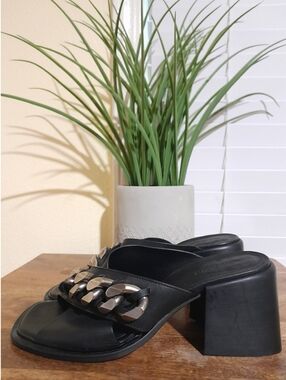 Vic Matie designer metal chain & leather block heel sandal 39 (8.5)